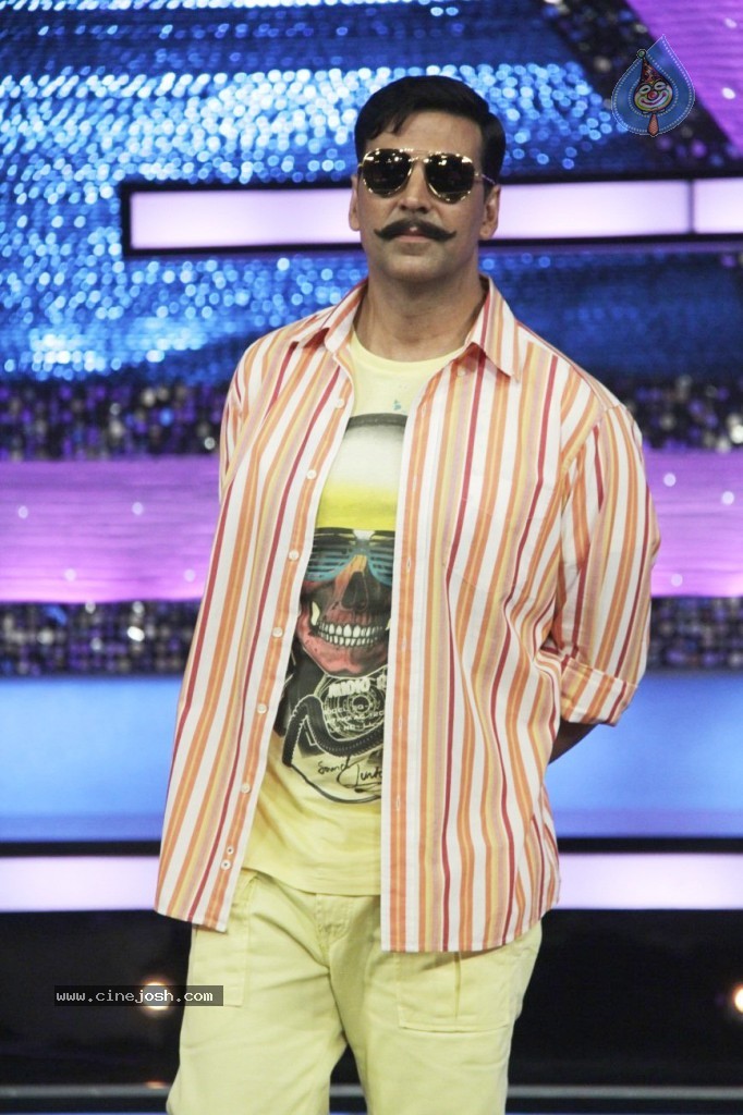 Akshay Promotes Rowdy Rathore Movie - 27 / 29 photos