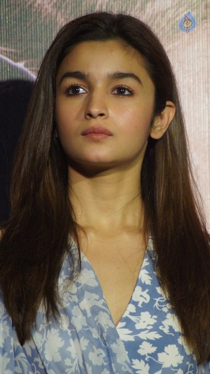 Alia Bhatt at Udta Punjab Film Ikk Kudi Song Launch - 26 / 37 photos