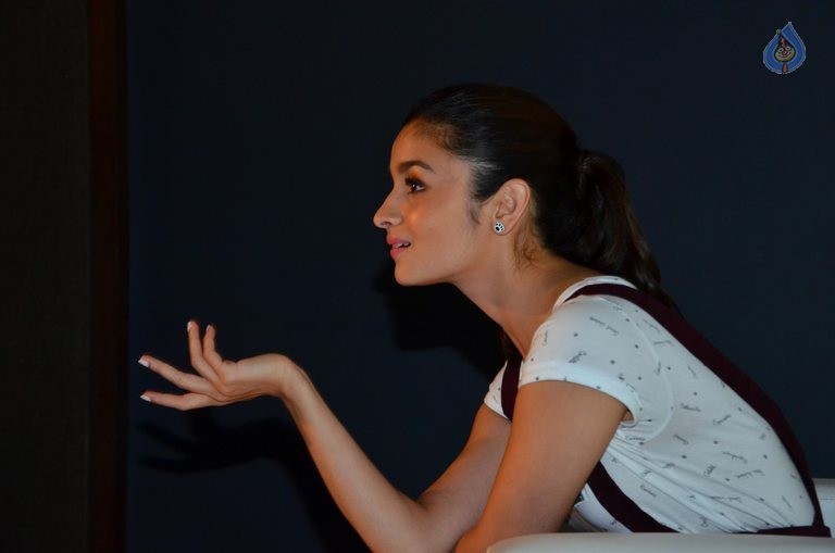 Alia Bhatt Launches Garnier Bandwagon - 16 / 34 photos
