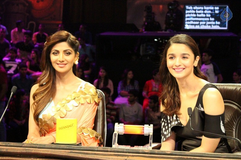 Alia Bhatt On Set Of Super Dancer - 4 / 21 photos