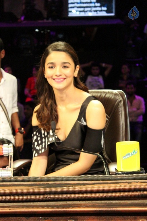 Alia Bhatt On Set Of Super Dancer - 5 / 21 photos