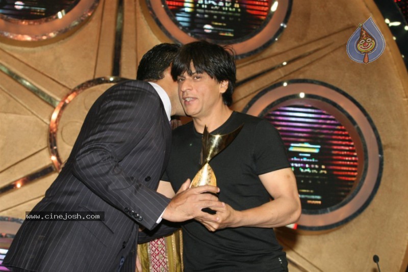 All Big Bollywood Stars At Apsara Awards Nite - 2 / 27 photos