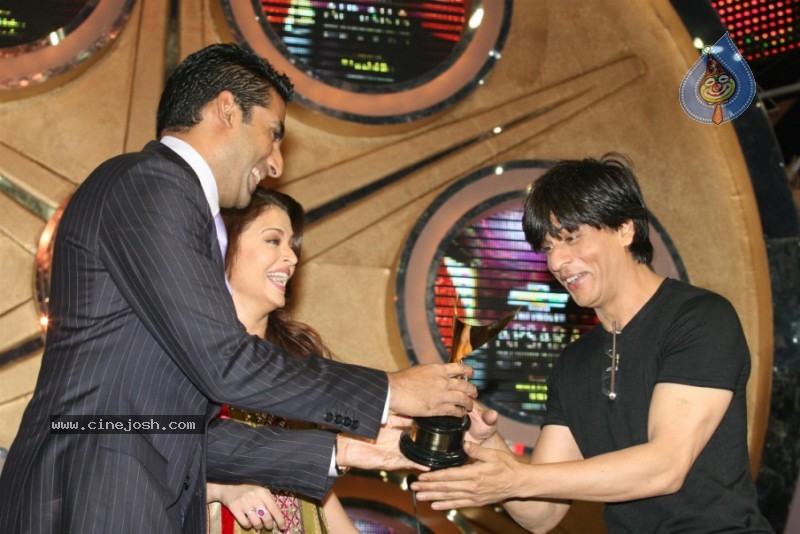 All Big Bollywood Stars At Apsara Awards Nite - 12 / 27 photos