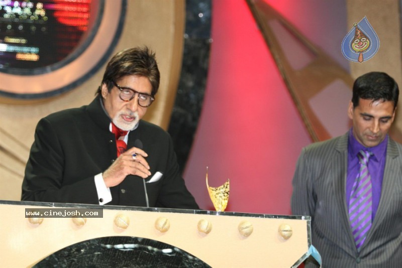 All Big Bollywood Stars At Apsara Awards Nite - 19 / 27 photos