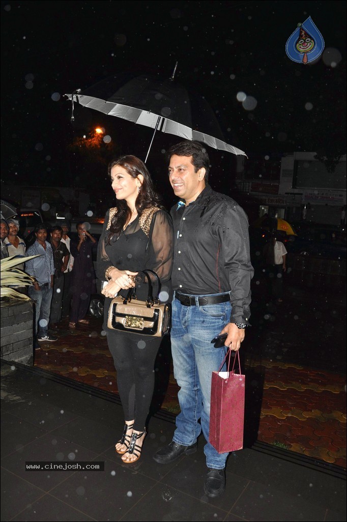 Ameesha Patel Bday Celebrations - 14 / 52 photos