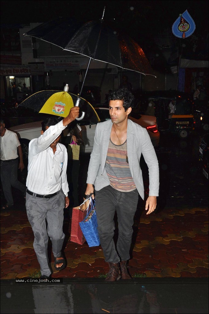 Ameesha Patel Bday Celebrations - 22 / 52 photos