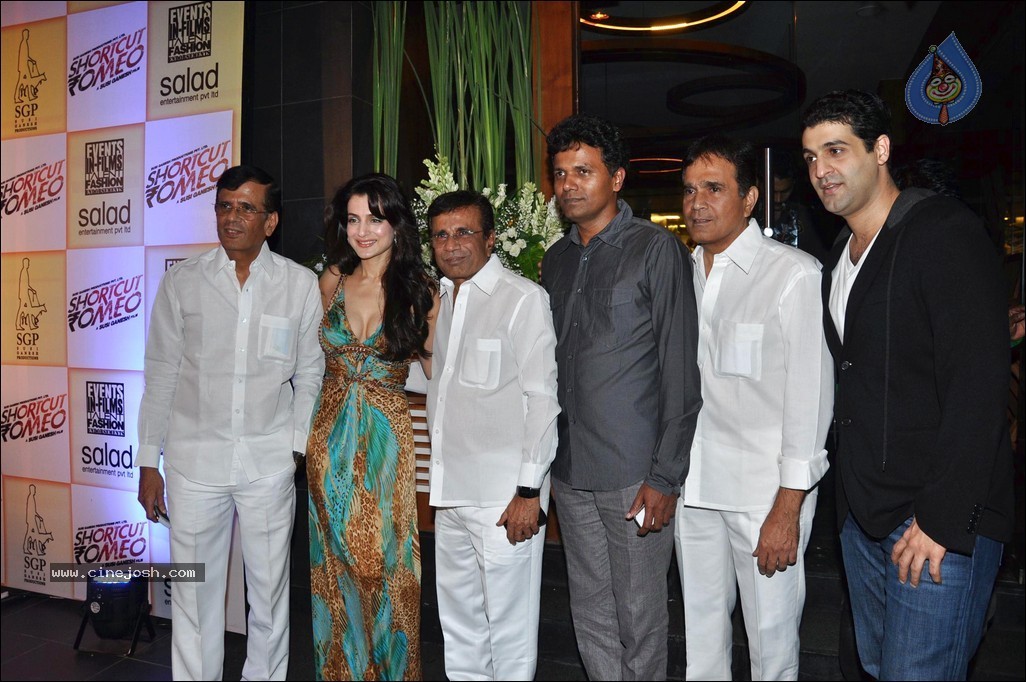 Ameesha Patel Bday Celebrations - 25 / 52 photos