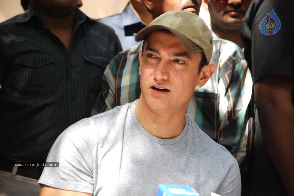 Amir Khan Bday Celebrations - 3 / 17 photos