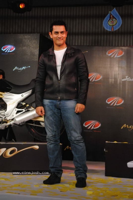 Amir Khan Launches Mahindra New Bikes - 17 / 35 photos