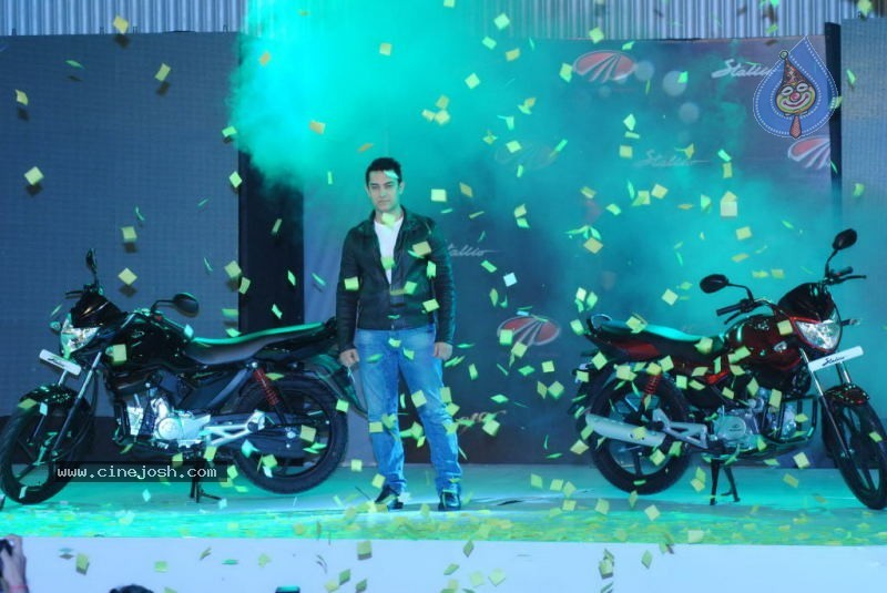 Amir Khan Launches Mahindra New Bikes - 18 / 35 photos