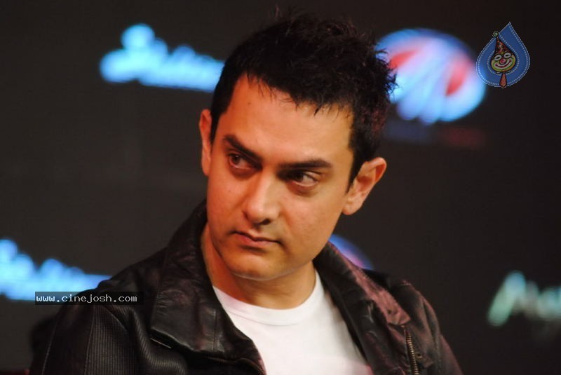 Amir Khan Launches Mahindra New Bikes - 20 / 35 photos