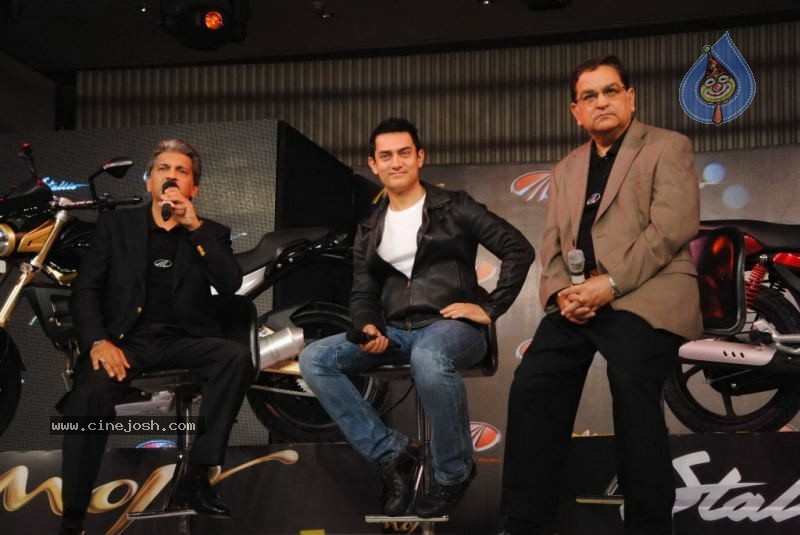 Amir Khan Launches Mahindra New Bikes - 21 / 35 photos