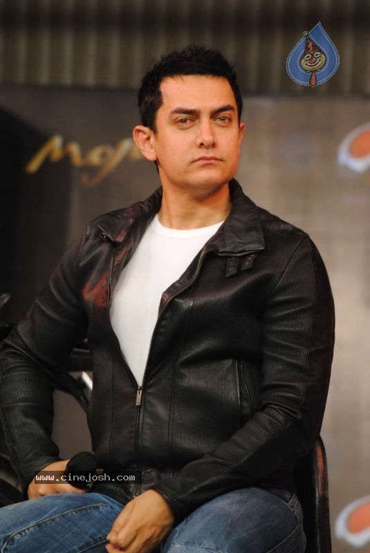 Amir Khan Launches Mahindra New Bikes - 25 / 35 photos