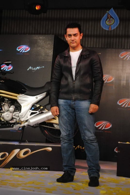 Amir Khan Launches Mahindra New Bikes - 31 / 35 photos