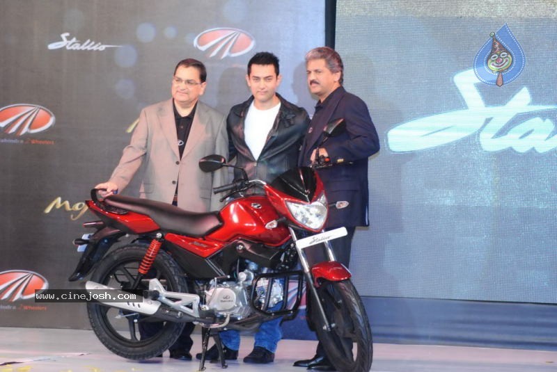 Amir Khan Launches Mahindra New Bikes - 34 / 35 photos