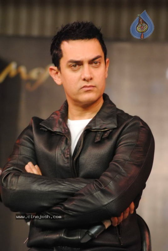Amir Khan Launches Mahindra New Bikes - 35 / 35 photos
