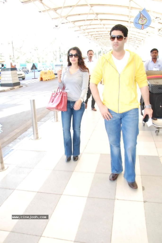 Amisha Patel Snapped at Airport - 10 / 10 photos