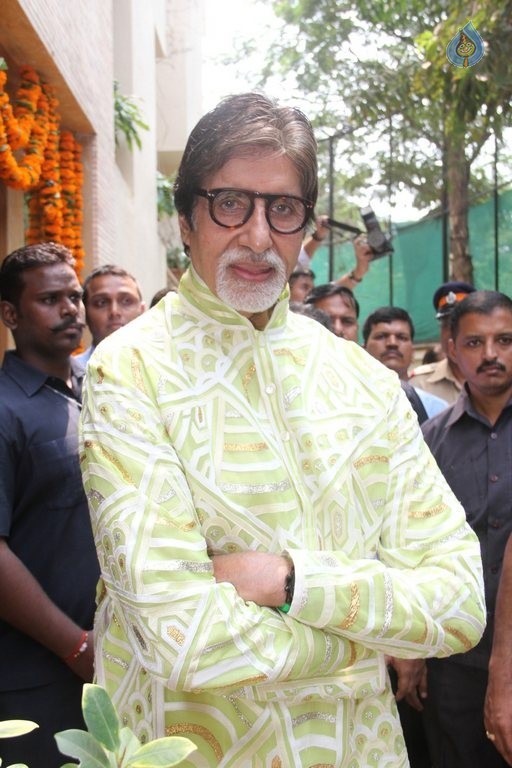 Amitabh Bachchan Birthday Meet - 9 / 21 photos
