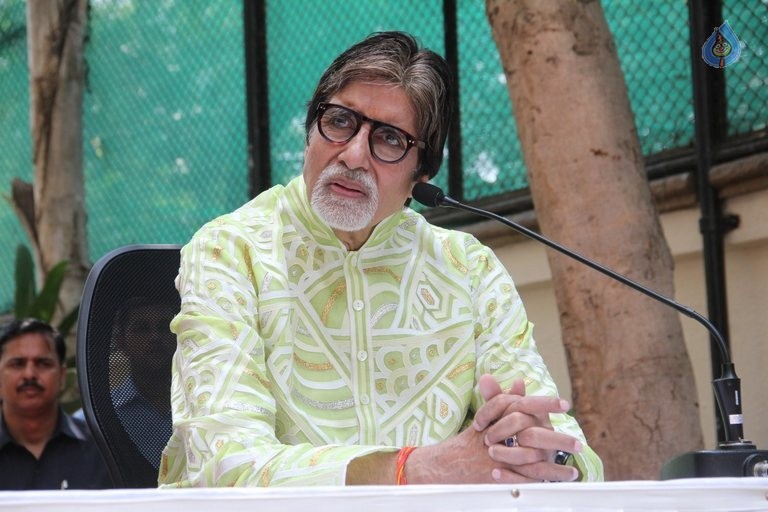 Amitabh Bachchan Birthday Meet - 18 / 21 photos