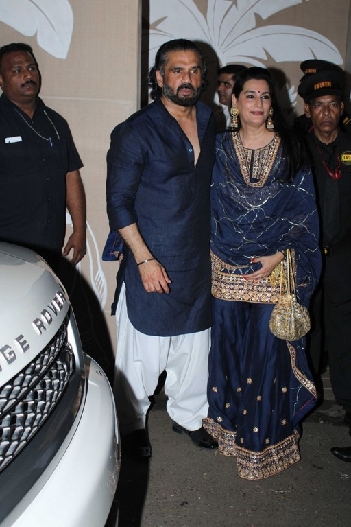 Amitabh Bachchan Diwali Bash 2019 - 17 / 84 photos