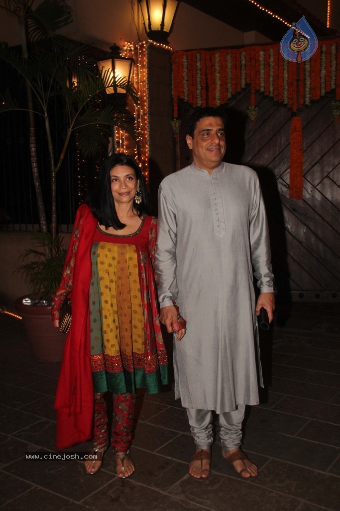 Amitabh Bachchan Hosted Diwali Party - 7 / 80 photos
