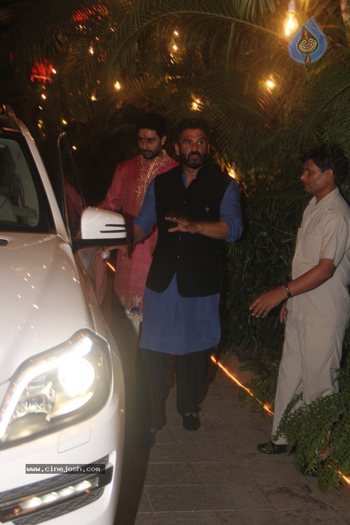 Amitabh Bachchan Hosted Diwali Party - 11 / 80 photos