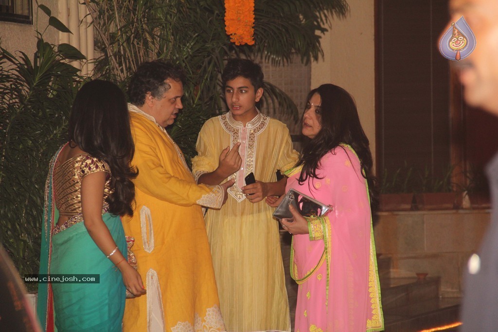 Amitabh Bachchan Hosted Diwali Party - 38 / 80 photos