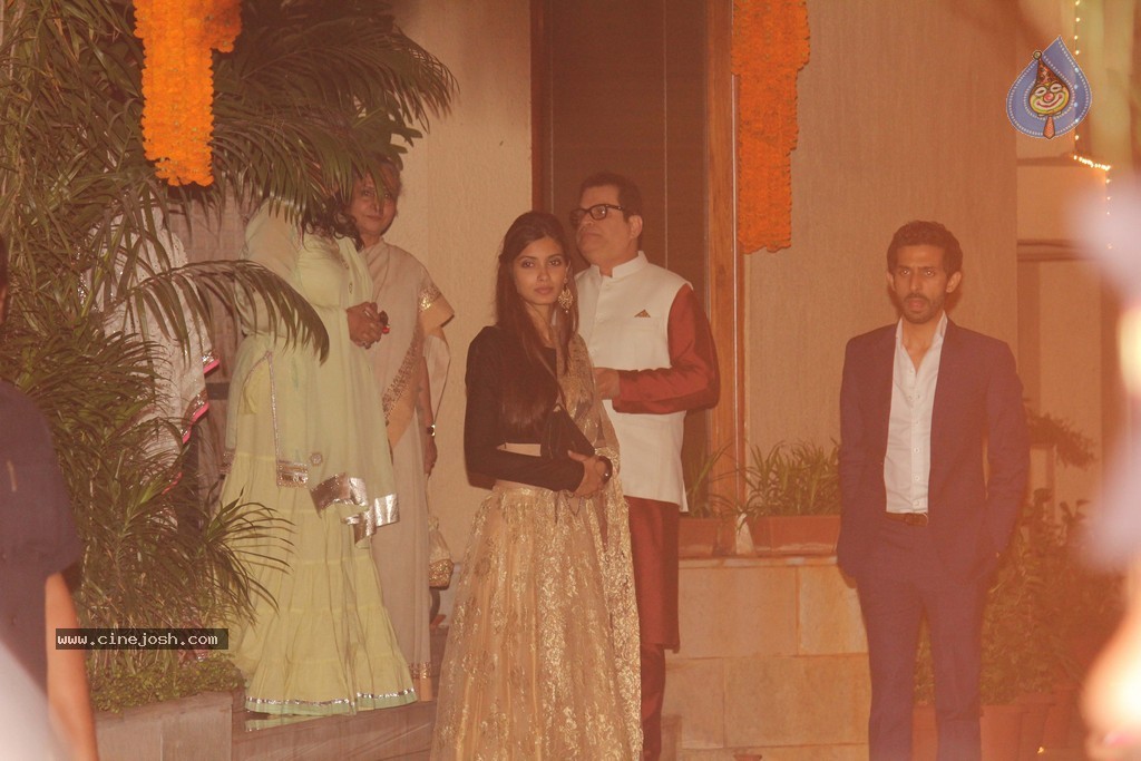 Amitabh Bachchan Hosted Diwali Party - 44 / 80 photos