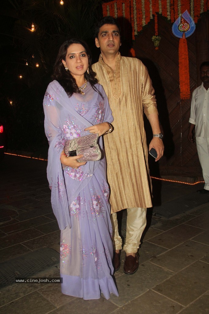 Amitabh Bachchan Hosted Diwali Party - 56 / 80 photos