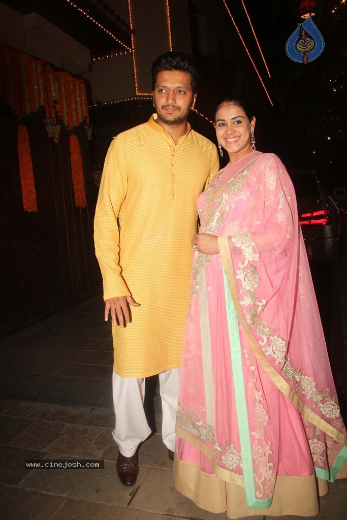 Amitabh Bachchan Hosted Diwali Party - 57 / 80 photos