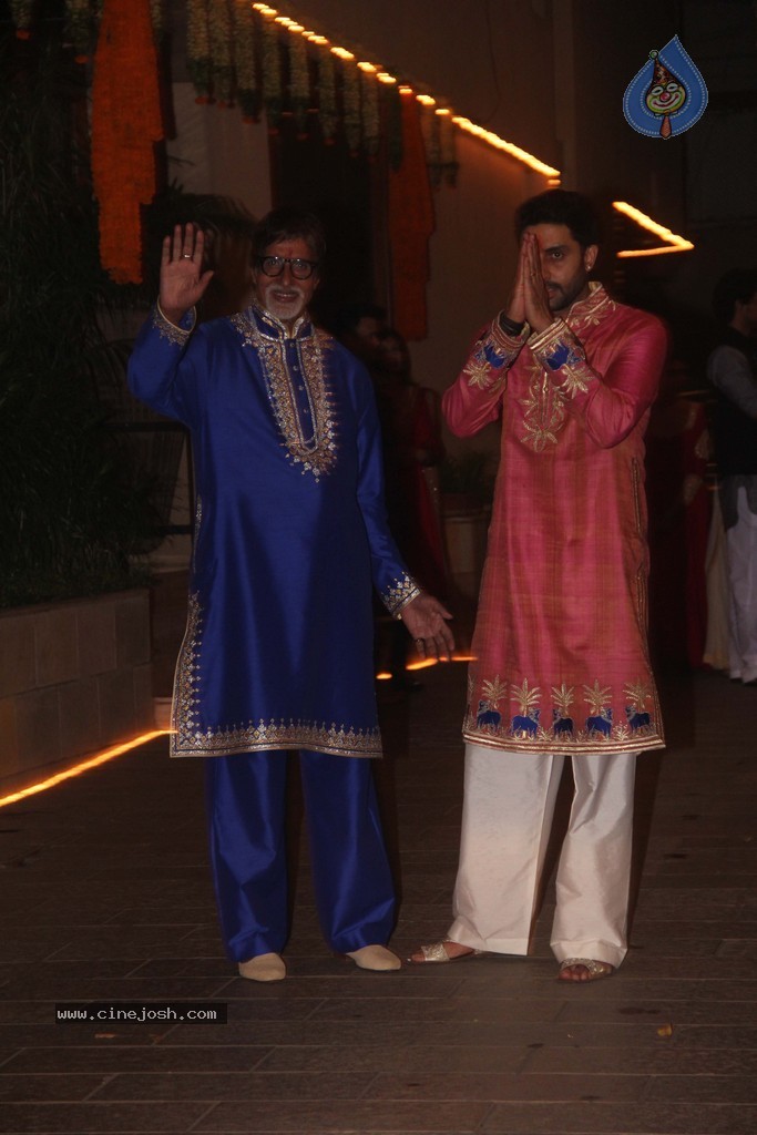Amitabh Bachchan Hosted Diwali Party - 60 / 80 photos