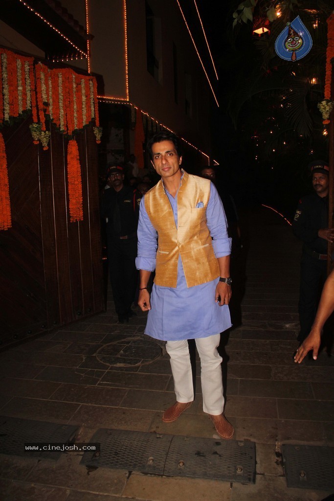Amitabh Bachchan Hosted Diwali Party - 64 / 80 photos