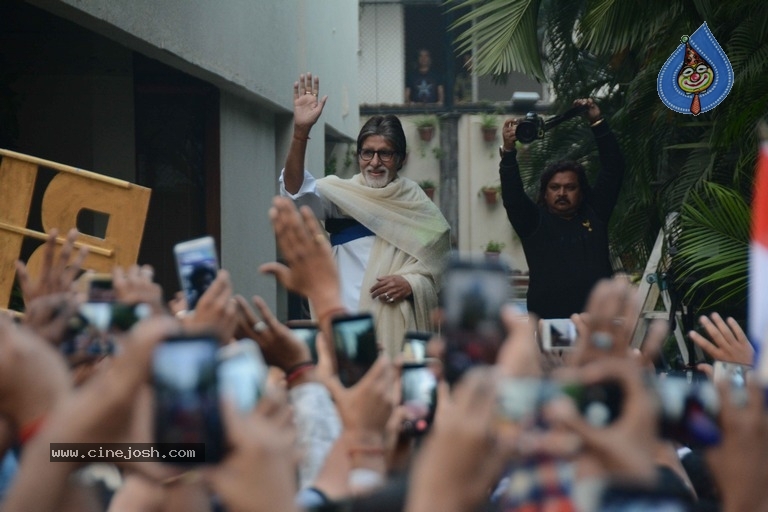 Amitabh Bachchan New Year Photos - 4 / 8 photos
