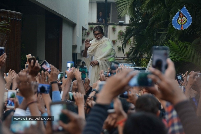 Amitabh Bachchan New Year Photos - 5 / 8 photos