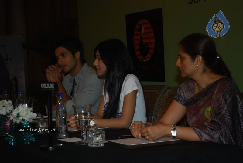 Amrita Rao,Shahid Kapoor At Swayamsiddh NGO Event - 1 / 35 photos
