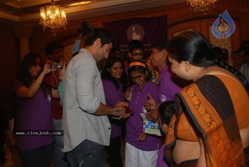 Amrita Rao,Shahid Kapoor At Swayamsiddh NGO Event - 6 / 35 photos