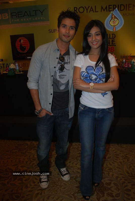 Amrita Rao,Shahid Kapoor At Swayamsiddh NGO Event - 9 / 35 photos