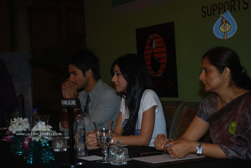 Amrita Rao,Shahid Kapoor At Swayamsiddh NGO Event - 13 / 35 photos