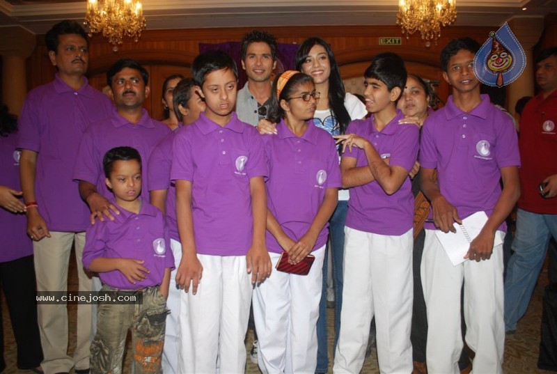 Amrita Rao,Shahid Kapoor At Swayamsiddh NGO Event - 16 / 35 photos