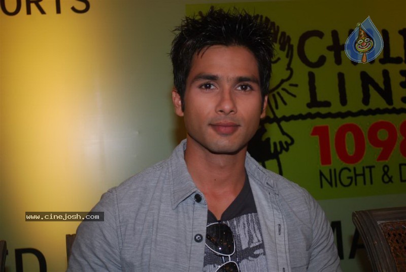 Amrita Rao,Shahid Kapoor At Swayamsiddh NGO Event - 23 / 35 photos