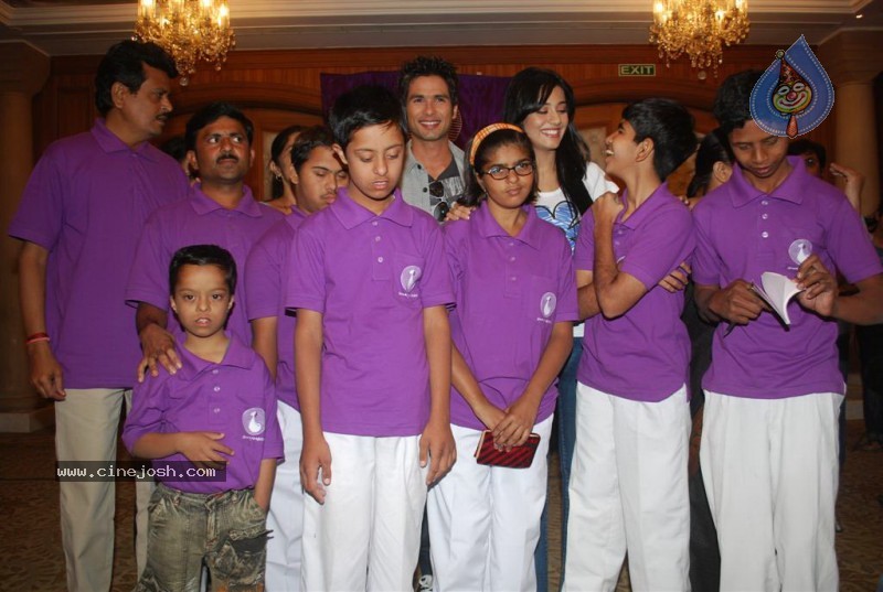 Amrita Rao,Shahid Kapoor At Swayamsiddh NGO Event - 27 / 35 photos