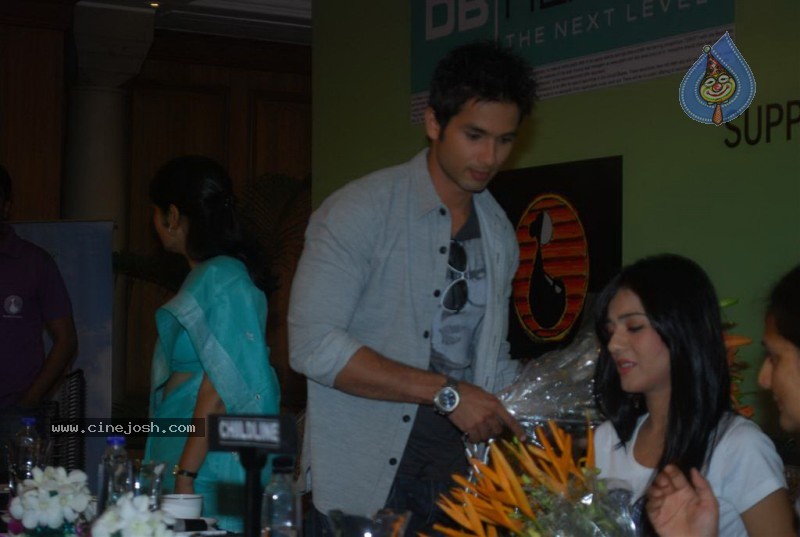 Amrita Rao,Shahid Kapoor At Swayamsiddh NGO Event - 31 / 35 photos