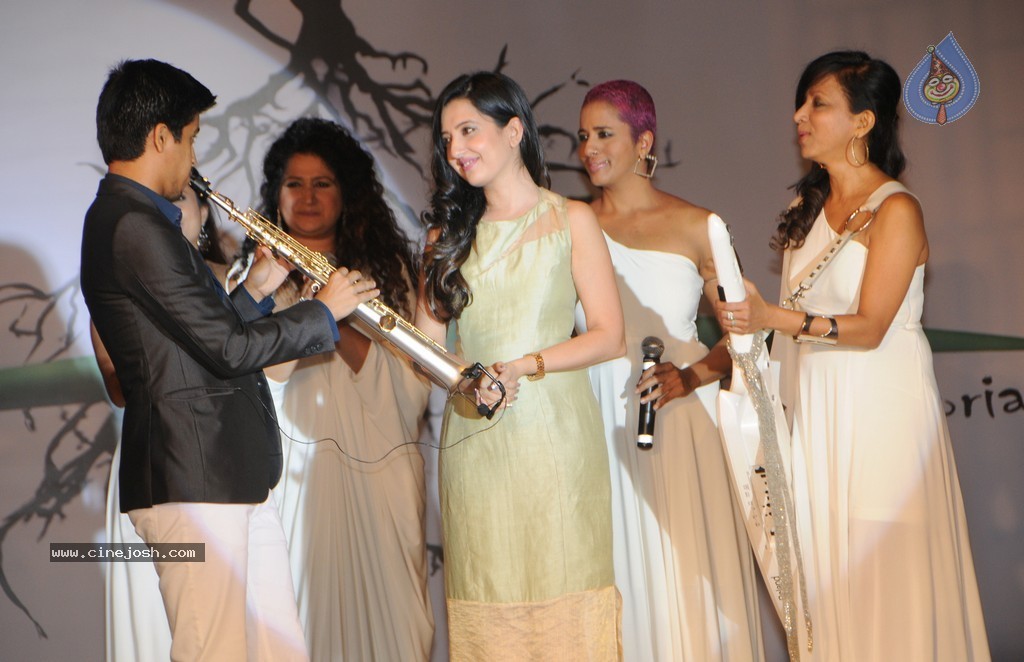 Amy Billimorias Eco Art Fashion Initiative Earth 21 - 47 / 73 photos