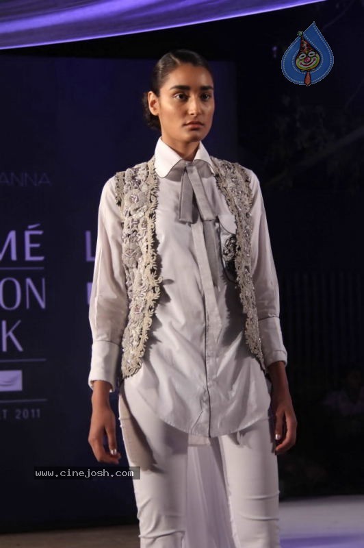 Anamika Khanna Show at Lakme Kick Start Party - 3 / 50 photos