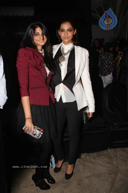 Anamika Khanna Show at Lakme Kick Start Party - 29 / 50 photos
