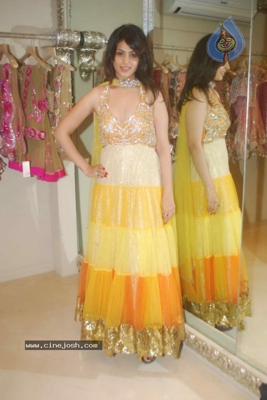 Anjana Sukhani at Archana Kocchar Store - 1 / 19 photos