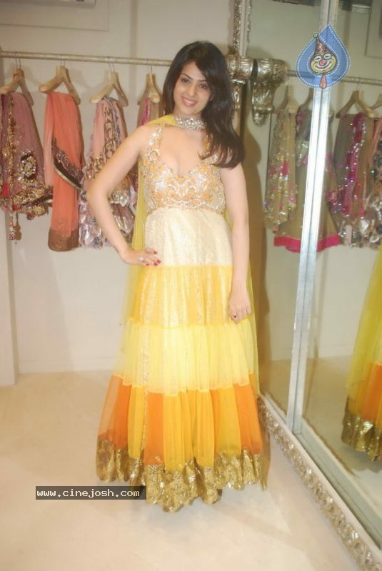 Anjana Sukhani at Archana Kocchar Store - 7 / 19 photos