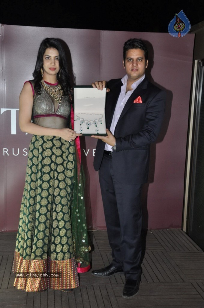 Ankita Shorey at Gitanjali IRFW 2012  - 21 / 51 photos