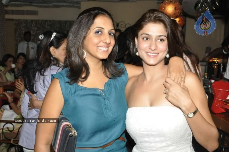 Anu Ranjan Birthday Party - 24 / 64 photos