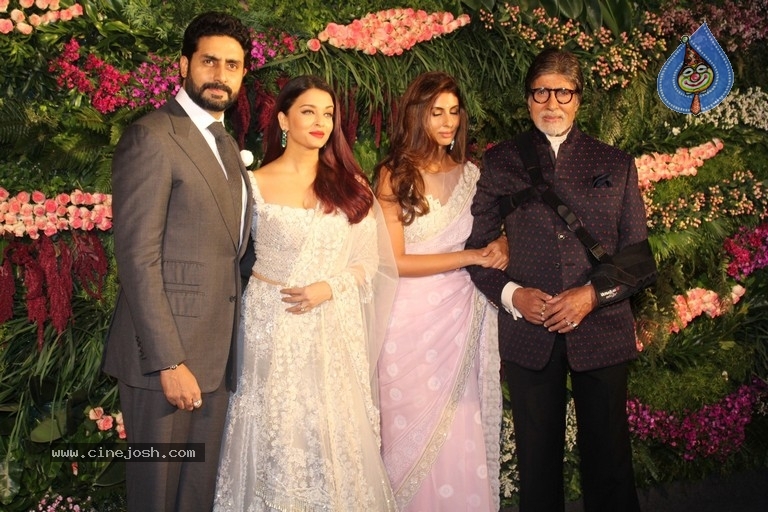 Anushka And Virat Wedding Celebration In Mumbai Set 2 - 25 / 84 photos